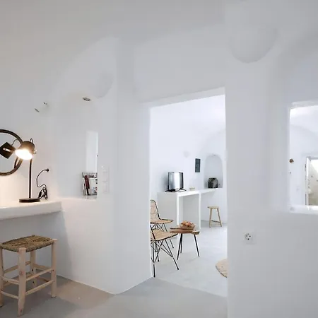 Villa W Deluxe 1 Bedroom Cave Outdoor Hot Tub Santorini