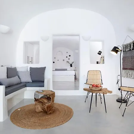 Deluxe 1 Bedroom Cave Outdoor Hot Tub Santorini * Oia