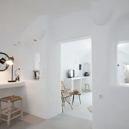 Deluxe 1 Bedroom Cave Outdoor Hot Tub Santorini Villa *