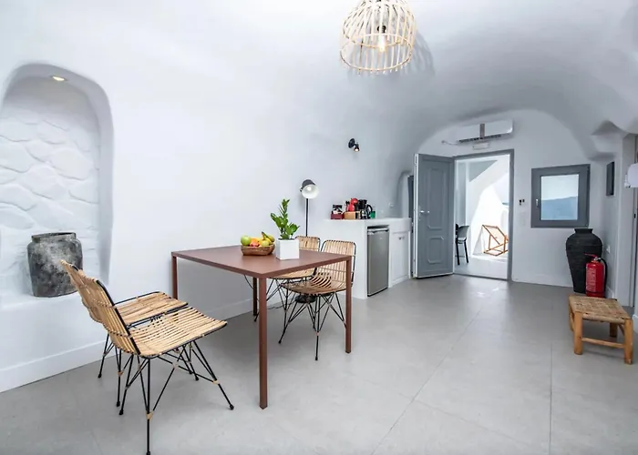 Deluxe 1 Bedroom Cave Outdoor Hot Tub Santorini Villa Ia