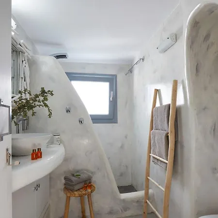 Deluxe 1 Bedroom Cave Outdoor Hot Tub Santorini *