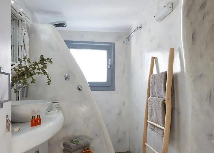 Deluxe 1 Bedroom Cave Outdoor Hot Tub Santorini *